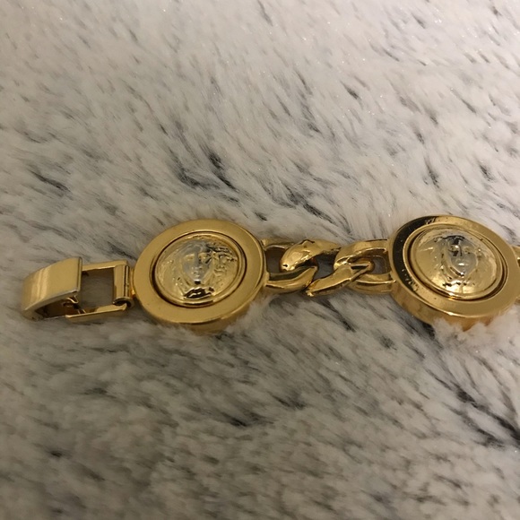 Stunning Authentic Versace gold bracelet - Picture 14 of 16
